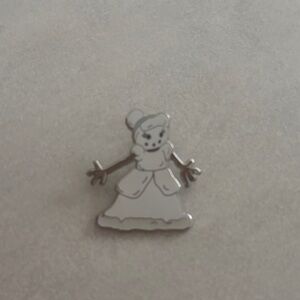 Snow woman Cinderella pin